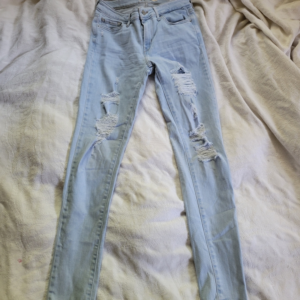 SOLD ● Levi's Light Wash 711 Skinny Jeans